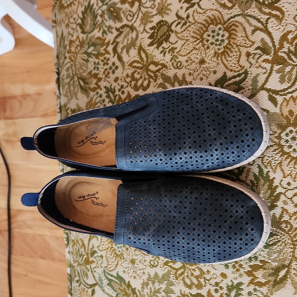 Easy Street  comfort wave 8 1/2 W
